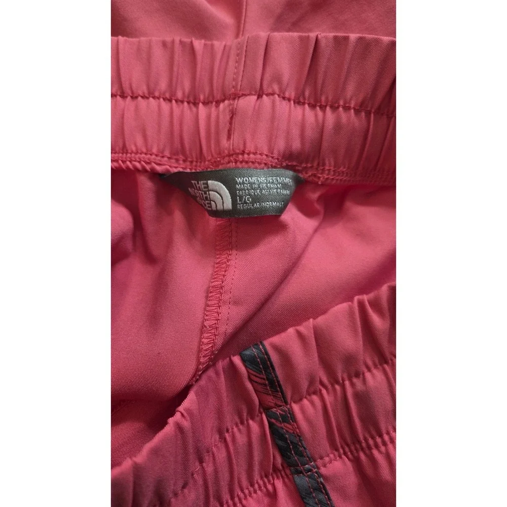 The North Face Running Active‎ Shorts Pink Coral Mesh Zipper Pocket Women's L